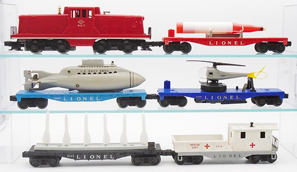 LIONEL TRAIN SET (1 of 2)