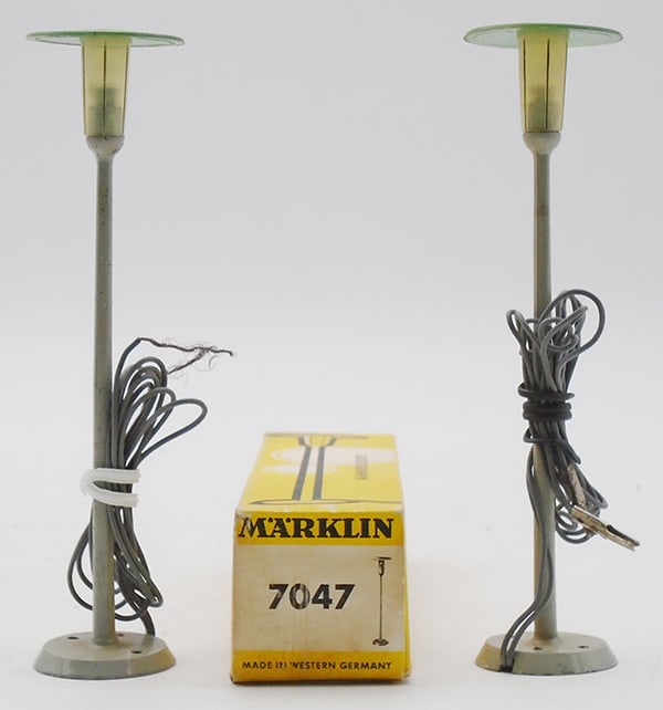 57 MARKLIN 7047 STATION LAMPS: HO ga, 57 pieces, w/8 orig yellow boxes, C5-8.