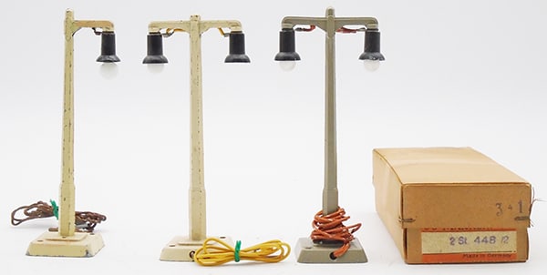 32 MARKLIN LAMP POSTS (1 of 1)
