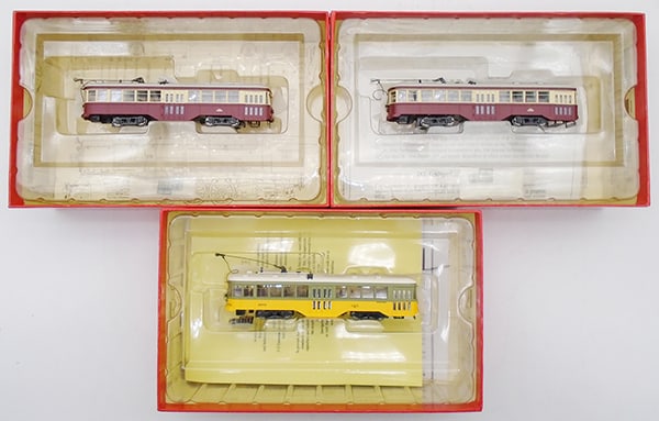 3 BACHMANN SPECTRUM PETER WITT STREETCARS: HO ga, 2 #84607 Toronto streetcars, 84605 Los Angeles Railway street car, all powered, full interiors & lights, orig boxes & inserts, C9.