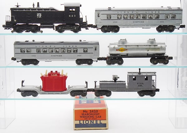 LIONEL TRAIN SET: O ga, 623 switcher, 10 handrail stantions, missing 1 smokestack, 2 #2422 Chatham passenger cars, 2465 tank, 2461 generator car, 2420 searchlight wrecker caboose, w/worn orig box, C5-6.