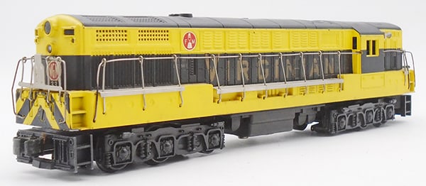 LIONEL 2331 VIRGINIAN FM: O ga, yellow & black, body molded in gray plastic, gold rubberstamped lettering, hairline screw cracks on both ends, C7.