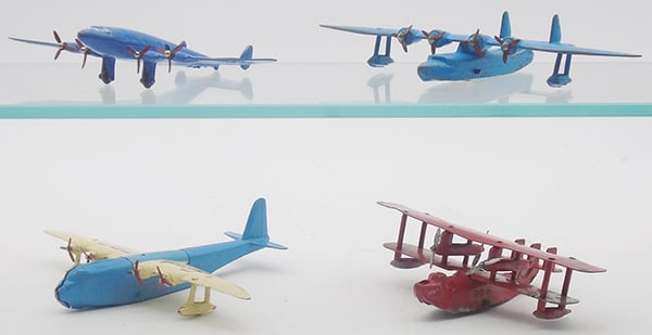 4 DINKY AIRPLANES (1 of 2)