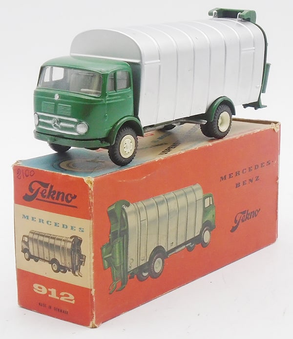 TEKNO 912 MERCEDES REFUSE TRUCK (1 of 2)