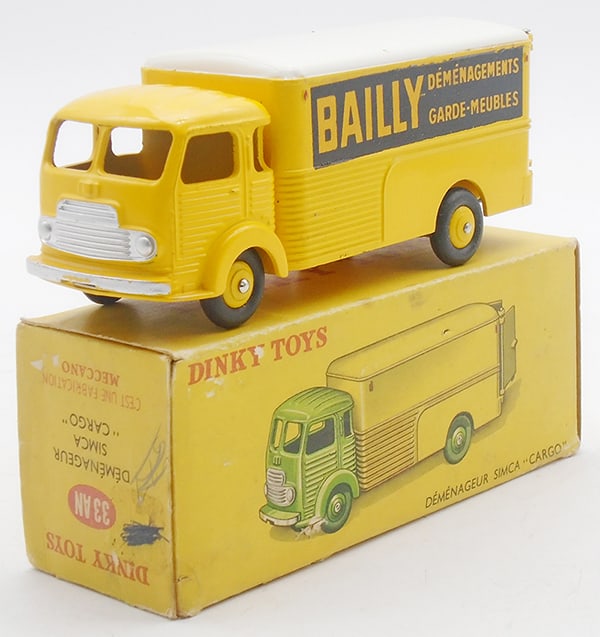 FRENCH DINKY 33AN SIMCA CARGO TRUCK (1 of 2)