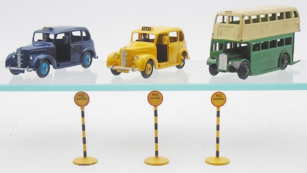 DINKY CITY VEHICLES & SIGNS: 40H Austin Taxi, blue, 40H Austin Taxi, yellow, 29C Bus, green & cream, bent rear platform, 3 No Waiting signs, C6-7.