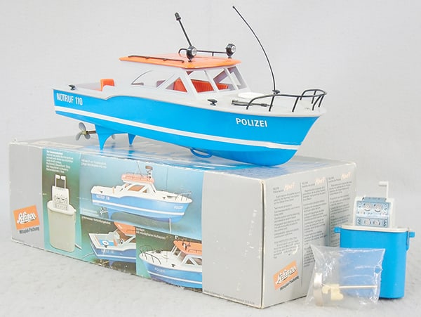 SCHUCO 763 379 POLICE BOAT MOWE 7: plastic, 15 1/2 in long, battery operated, working, throttle lever has a broken tip but is still operable, orig box minor wear, C8.