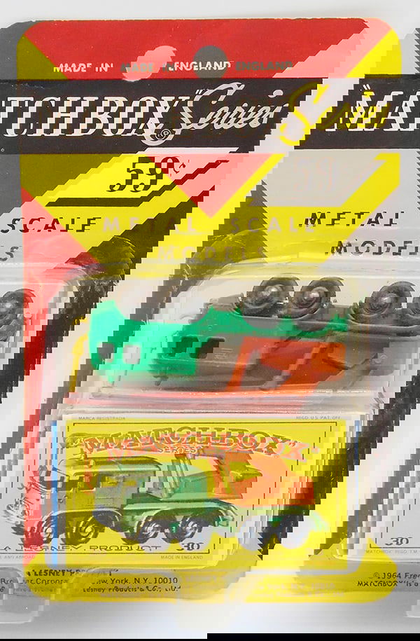 MATCHBOX 30C2 8-WHEEL CRANE BLISTER PACK: factory sealed in orig card, plastic window partially separated, C10.