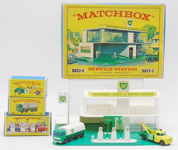 MATCHBOX BP GAS STATION SET (1 of 1)