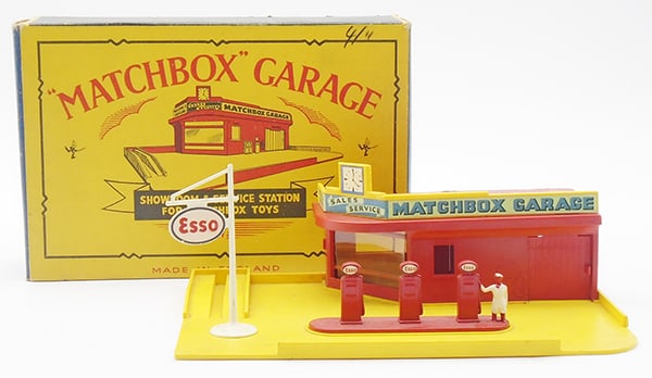 MATCHBOX ESSO GARAGE (1 of 1)