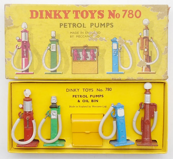 DINKY 780 PETROL PUMPS SET (1 of 1)