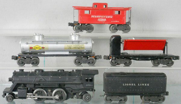 LIONEL TRAIN SET: O ga, 1684 loco, 1654W tender, w/flying shoe trucks, 3559 dump, 2465 Sunoco tank, 2472 caboose, C5-6.