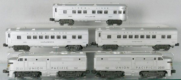 LIONEL TRAIN SET: O ga, 2033 UP AA diesels w/2421 Maplewood, 2422 Chatham, 2423 Hillside, C5-6.