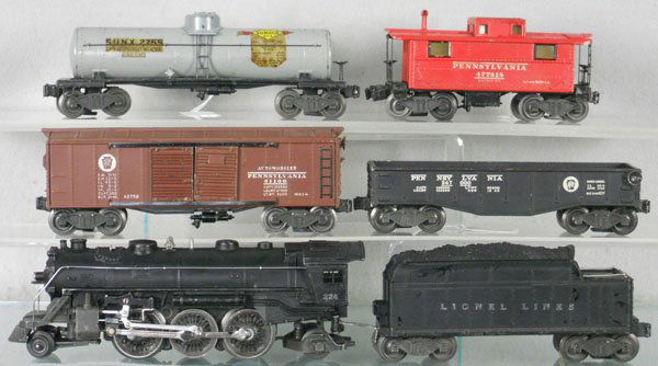 LIONEL TRAIN SET: O ga, 224 loco, 2466W tender, 1 axle broken, 2452 gondola, 2758 box car, 2755 tank car, decals yellowed, 2457 caboose, all have flying shoe trucks & whirly wheels, C5-6.