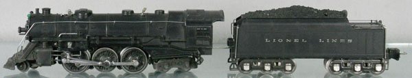 LIONEL 226E LOCO & TENDER: O ga, 226E loco, missing 1 headlight jewel, 2226W tender, C6-7.