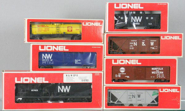 LIONEL N&W TRAIN SET: O ga, 8763 GP9 diesel w/cars 9771, 9152, 9113, 9182, 9704, 9111, 8763, orig boxes minor wear, C8.