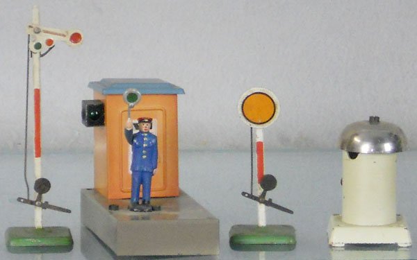 4 MARKLIN ACCESSORIES: HO ga, 40 semaphore, some oxidation on lever, 469 signal man, old tape residue on base, 435 signal, 438 ringing signal, C6-8.