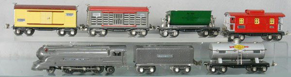 LIONEL TRAIN SET: O ga, 1668E loco, 1689 tender, 654 Sunoco tank car, 655 box car, 656 stock car, 659 dump car, 657 caboose, C5-6.
