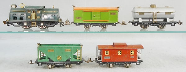 LIONEL TRAIN SET: O ga, 250 loco, dark green, 805 box car, 804 tank, 803 hopper, 807 caboose, C5-6.