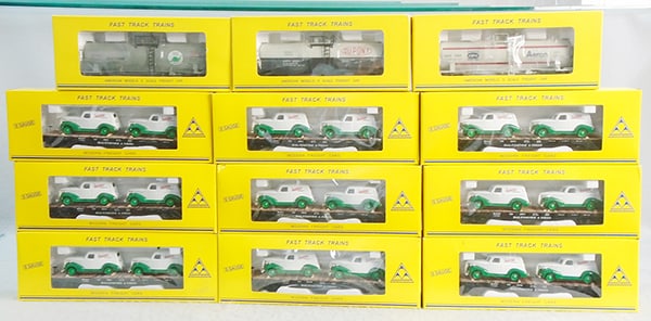 12 AMERICAN MODELS FREIGHT CARS (1 of 2)