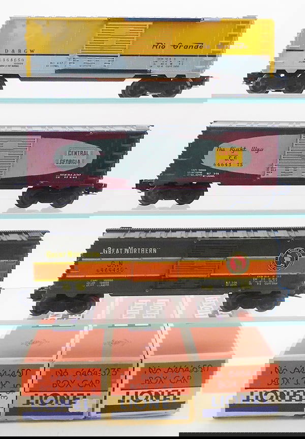 3 LIONEL 6464 BOX CARS (1 of 2)