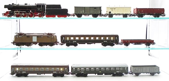 2 MARKLIN TRAIN SETS