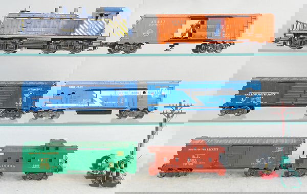 LIONEL TRAIN SET (1 of 3)