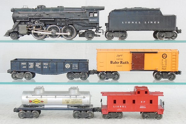 LIONEL TRAIN SET (1 of 2)
