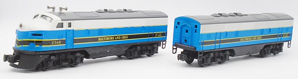 LIONEL 2368 B&O F3 DIESELS: O ga, 2368P power A-unit, flat black touch up on chassis & nose decal strip, 2368B B-unit, small touch up spot on bottom of frame, C6-7.