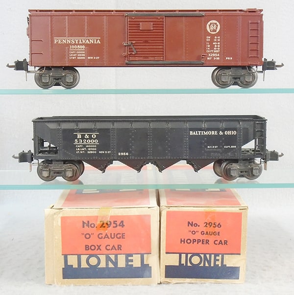 2 LIONEL FREIGHT CARS (1 of 2)