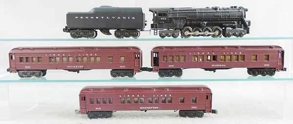 LIONEL TRAIN SET (1 of 2)