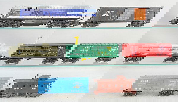 LIONEL TRAIN SET (1 of 3)