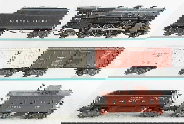 LIONEL TRAIN SET: O ga, 2025 die cast loco, 6466WX tender, 6472 reefer, 6454 SP box car, 3469 dump car, 2357 caboose, C6-7.