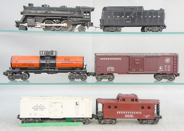 LIONEL TRAIN SET (1 of 2)
