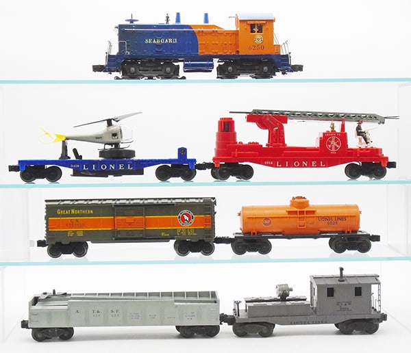 LIONEL TRAIN SET (1 of 2)