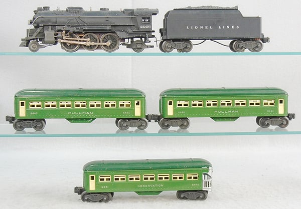 LIONEL TRAIN SET: O ga, 2026 loco, 6466WX tender, 2 #6440 Pullmans, 6441 obsv, cars are 2-tone green w/yellow trim, C6-7.