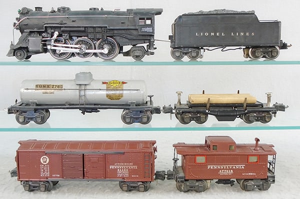 LIONEL TRAIN SET (1 of 2)