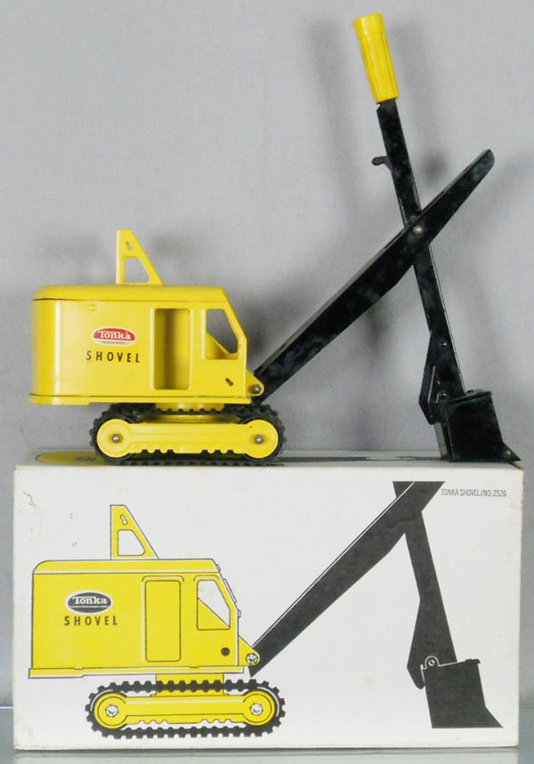 TONKA 2526 SHOVEL: painted pressed steel, orig box minor wear, C7.