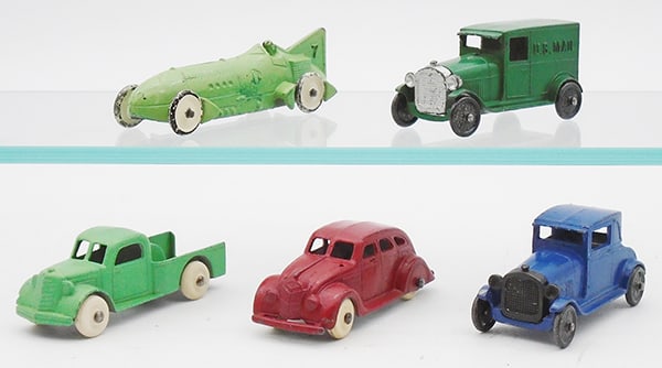 5 TOOTSIETOY VEHICLES: 4666 Bluebird, green, Model A US Mail, green, 121 Pick Up, green, 118 Airflow, red, 4655 Model A Coupe, blue, C7.