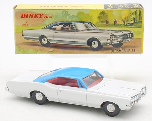 DINKY 57/004 OLDSMOBILE 88 (1 of 2)