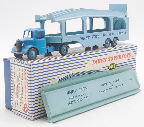 DINKY 982 PULLMAN CAR TRANSPORTER (1 of 2)