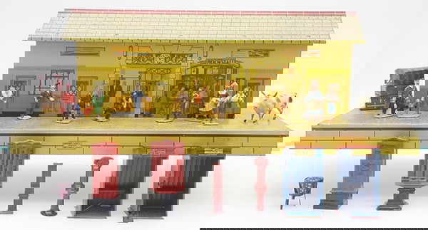 MECCANO HORNBY #3 TRAIN STATION (1 of 2)