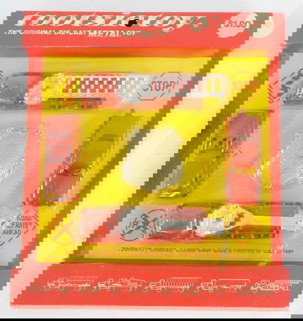 TOOTSIETOY 1691 FIREFIGHTING SET (1 of 1)