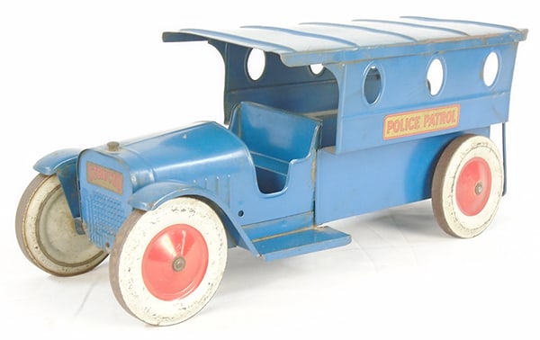 STRUCTO 426 POLICE PATROL: painted pressed steel, 16" long, ca 1930s, C7.