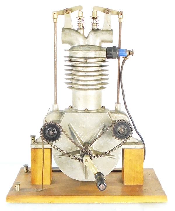 ONE CYLINDER CUTAWAY MOTOR (1 of 2)