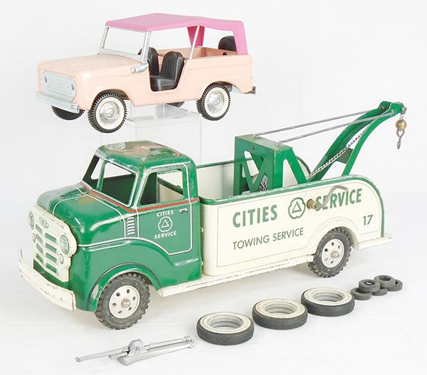 MARX & NYLINT TRUCKS (1 of 2)