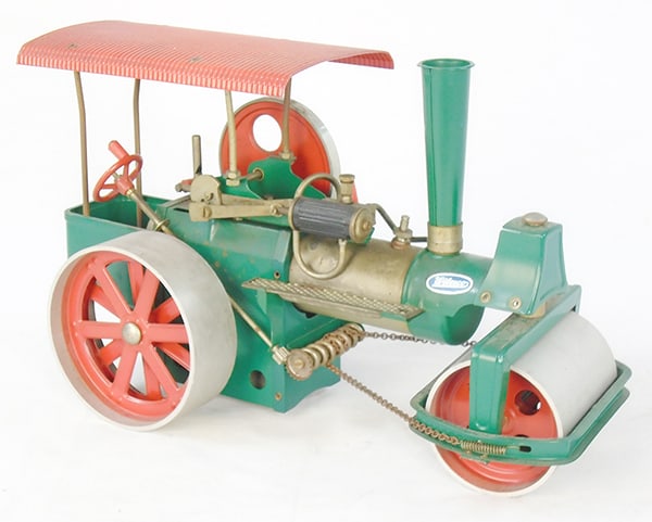 WILESCO LIVE STEAM TRACTION ENGINE (1 of 2)