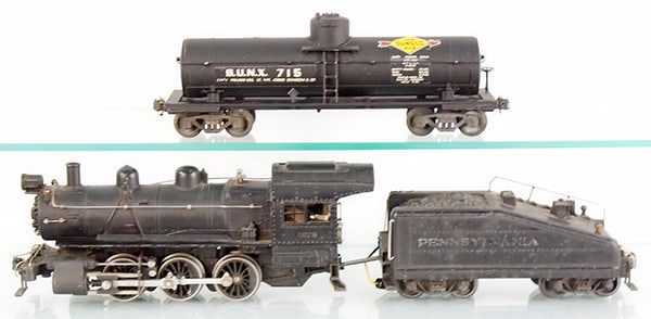 LIONEL TRAIN SET (1 of 2)