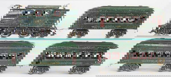 LIONEL TRAIN SET (1 of 2)