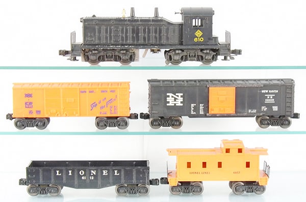 LIONEL TRAIN SET (1 of 2)